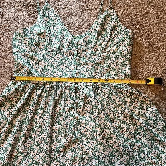 NWOT Green Floral Mini Dress With White Buttons. Size 8/10 - Picture 14 of 15